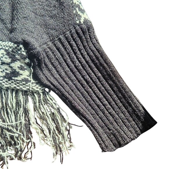 64 Sixty Five Knit Fringe Poncho – Boho Cozy, Cabincore, Fall Streetwear - Picture 10 of 10